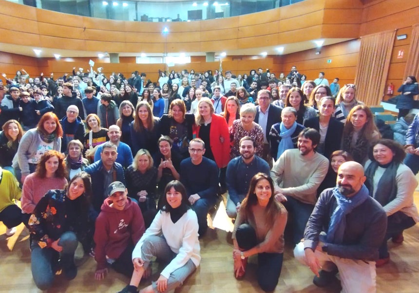 Estudiantat premiat en el concurs “De major vull ser com…”.